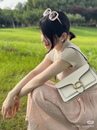 Cream Leather Shoulder Bag with Gold Ring Hardware