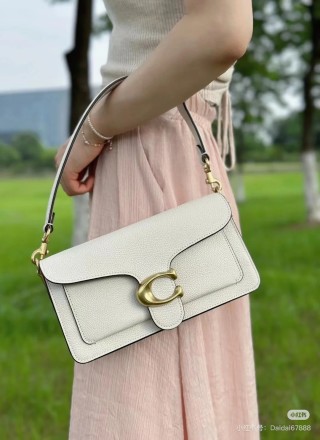 Cream Leather Shoulder Bag with Gold Ring Hardware view 2