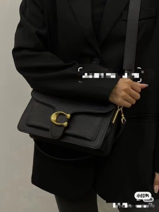 Cream Leather Shoulder Bag with Gold Ring Hardware view 6