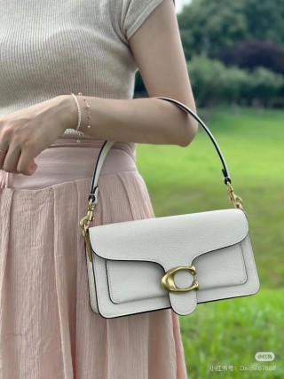 Cream Leather Shoulder Bag with Gold Ring Hardware view 9
