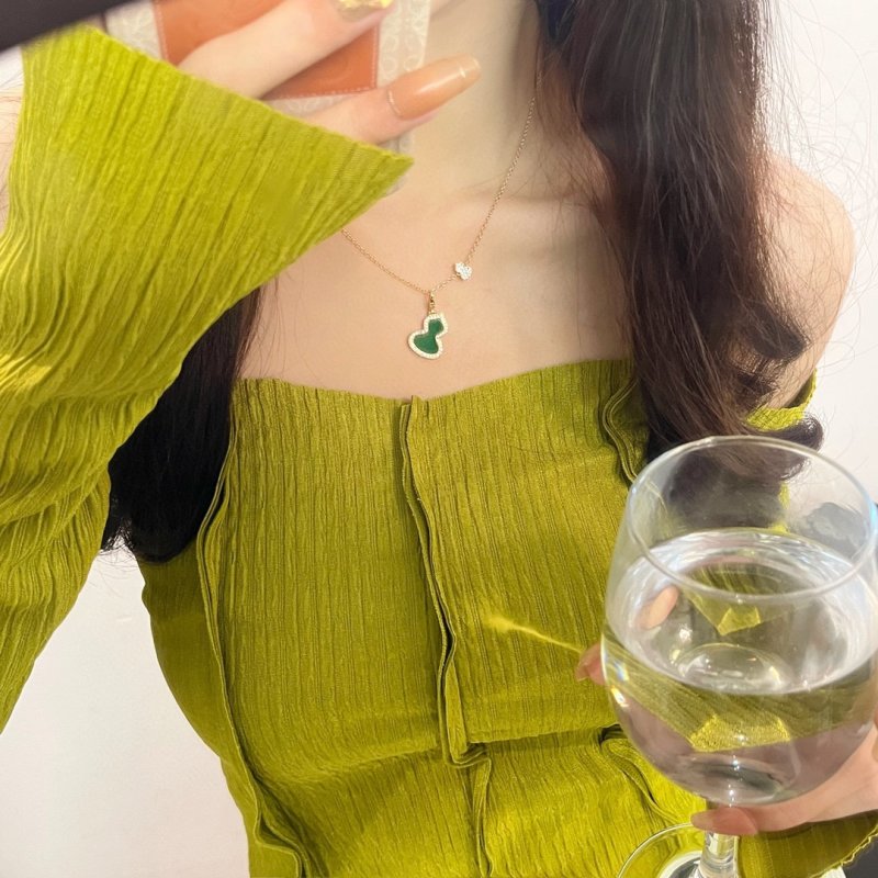 Qeelin Peacock Green Gourd Pendant Necklace view