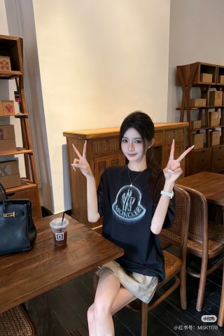 Black Graphic Crew Neck T-Shirt view 7