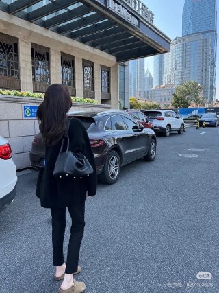 Hermès Lindy Black Gold Hobo Bag