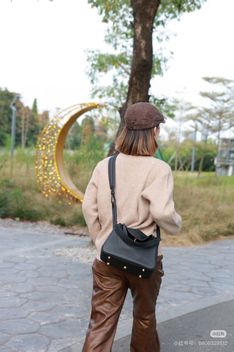 Hermès Lindy Black Gold Hobo Bag view