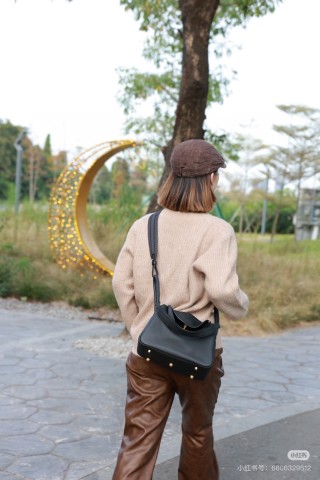 Hermès Lindy Black Gold Hobo Bag view 5