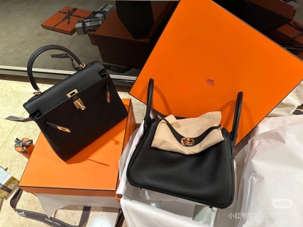 Hermès Lindy Black Gold Hobo Bag view 6