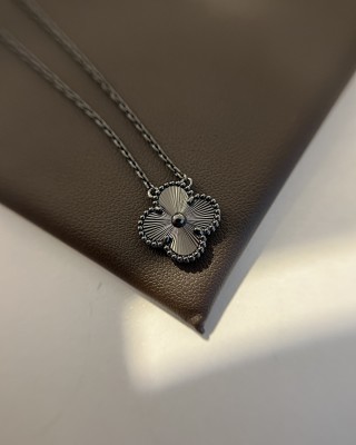 Van Cleef & Arpels Four-Leaf Clover Gun Gold Necklace view 7