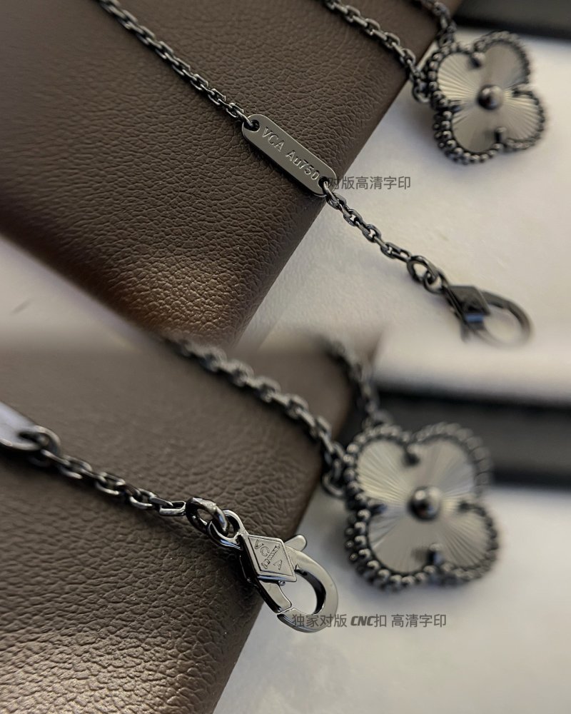 Van Cleef & Arpels Four-Leaf Clover Gun Gold Necklace view