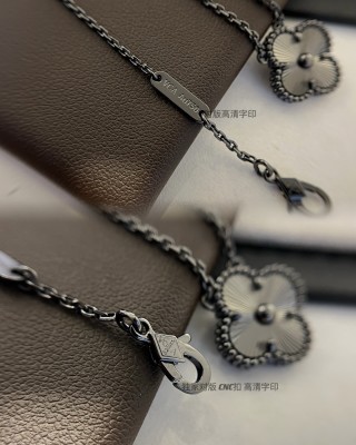 Van Cleef & Arpels Four-Leaf Clover Gun Gold Necklace view 8