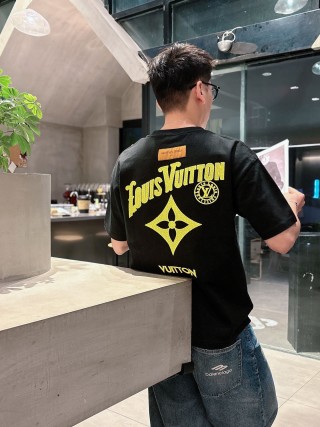 Louis Vuitton Black Star Logo Short Sleeve T-Shirt view 4