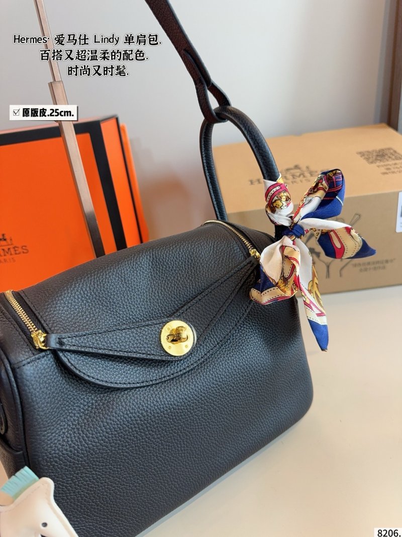 Hermès Lindy 25 Black Leather Shoulder Bag view