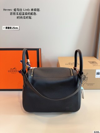 Hermès Lindy 25 Black Leather Shoulder Bag view 8