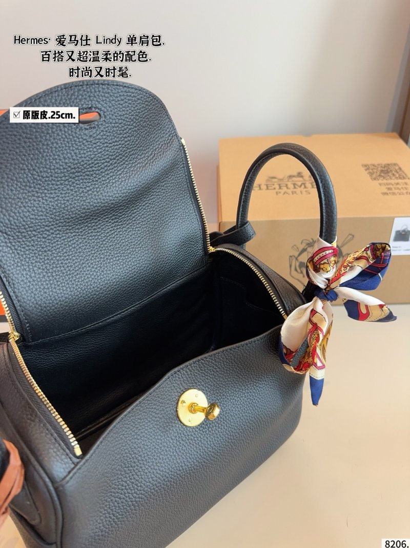 Hermès Lindy 25 Black Leather Shoulder Bag view