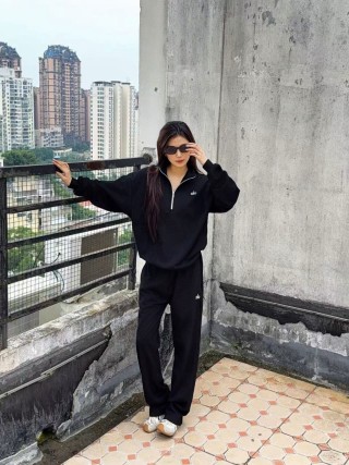 Alo Yoga Black Logo Sweatpants view 4