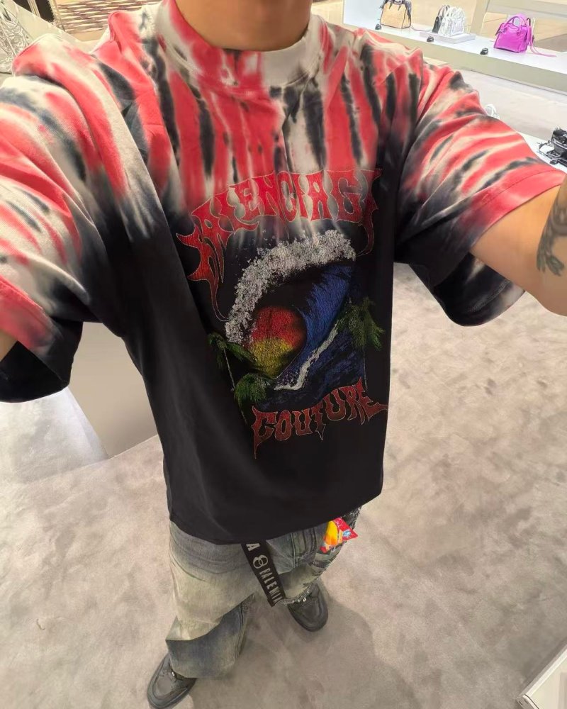 Vintage Graphic Print Black T-Shirt with Red Tie-Dye Sleeves