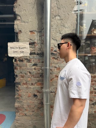 White Short Sleeve T-Shirt with Chest Logo Print view 7