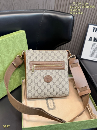 Gucci GG Supreme Messenger Bag Beige Brown