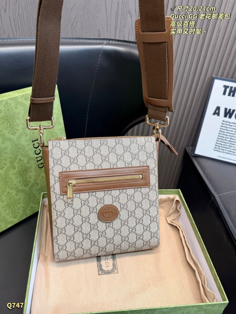 Gucci GG Supreme Messenger Bag Beige Brown view