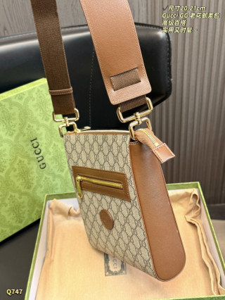 Gucci GG Supreme Messenger Bag Beige Brown view 3