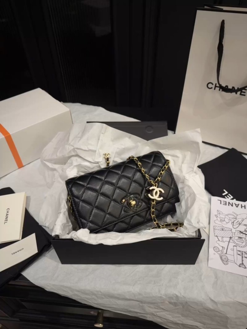 Chanel Black Quilted Chain Shoulder Bag