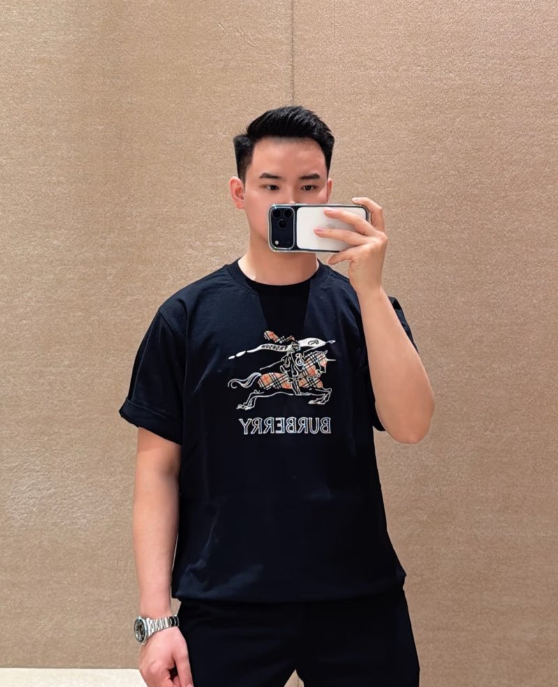 Burberry Equestrian Graphic Black T-Shirt view