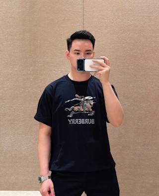 Burberry Equestrian Graphic Black T-Shirt view 3