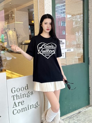 Louis Vuitton Heart Logo Black T-Shirt view 2