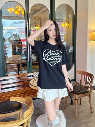 Louis Vuitton Heart Logo Black T-Shirt view 9