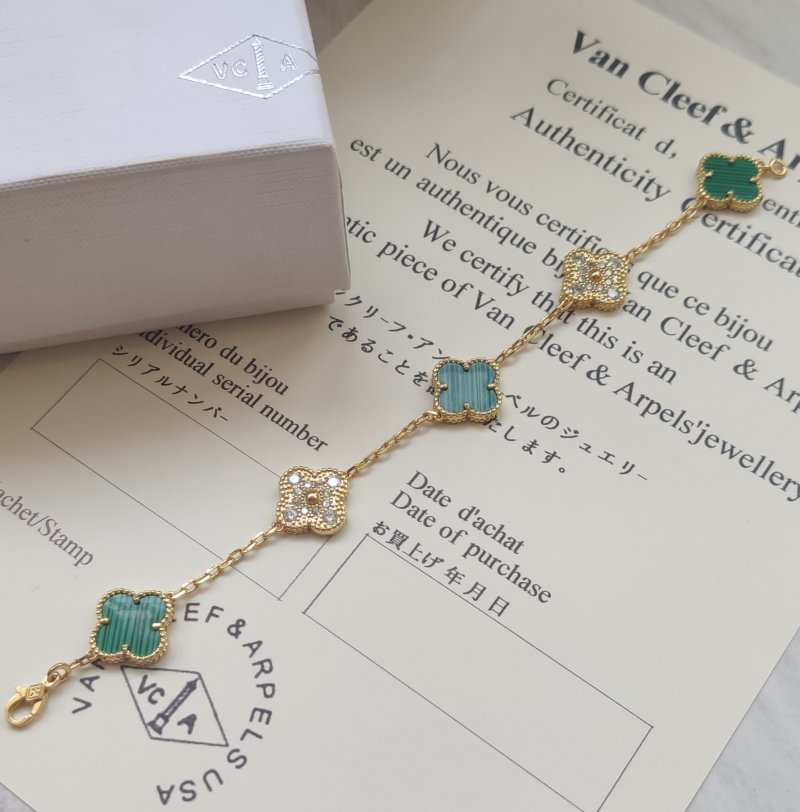 Van Cleef & Arpels Four-Leaf Clover Bracelet Gold Green