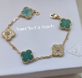 Van Cleef & Arpels Four-Leaf Clover Bracelet Gold Green view 3