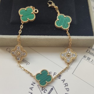 Van Cleef & Arpels Four-Leaf Clover Bracelet Gold Green view 4