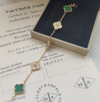 Van Cleef & Arpels Four-Leaf Clover Bracelet Gold Green view 5