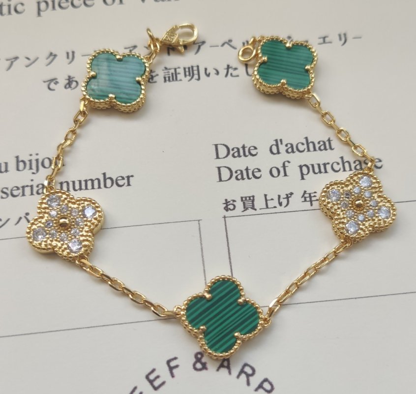 Van Cleef & Arpels Four-Leaf Clover Bracelet Gold Green view