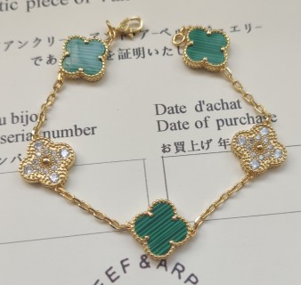 Van Cleef & Arpels Four-Leaf Clover Bracelet Gold Green view 7