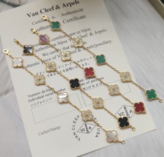 Van Cleef & Arpels Four-Leaf Clover Bracelet Gold Green view 8