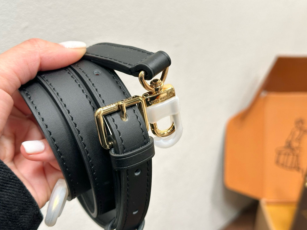 Louis Vuitton OnTheGo Monogram Tote Bag view