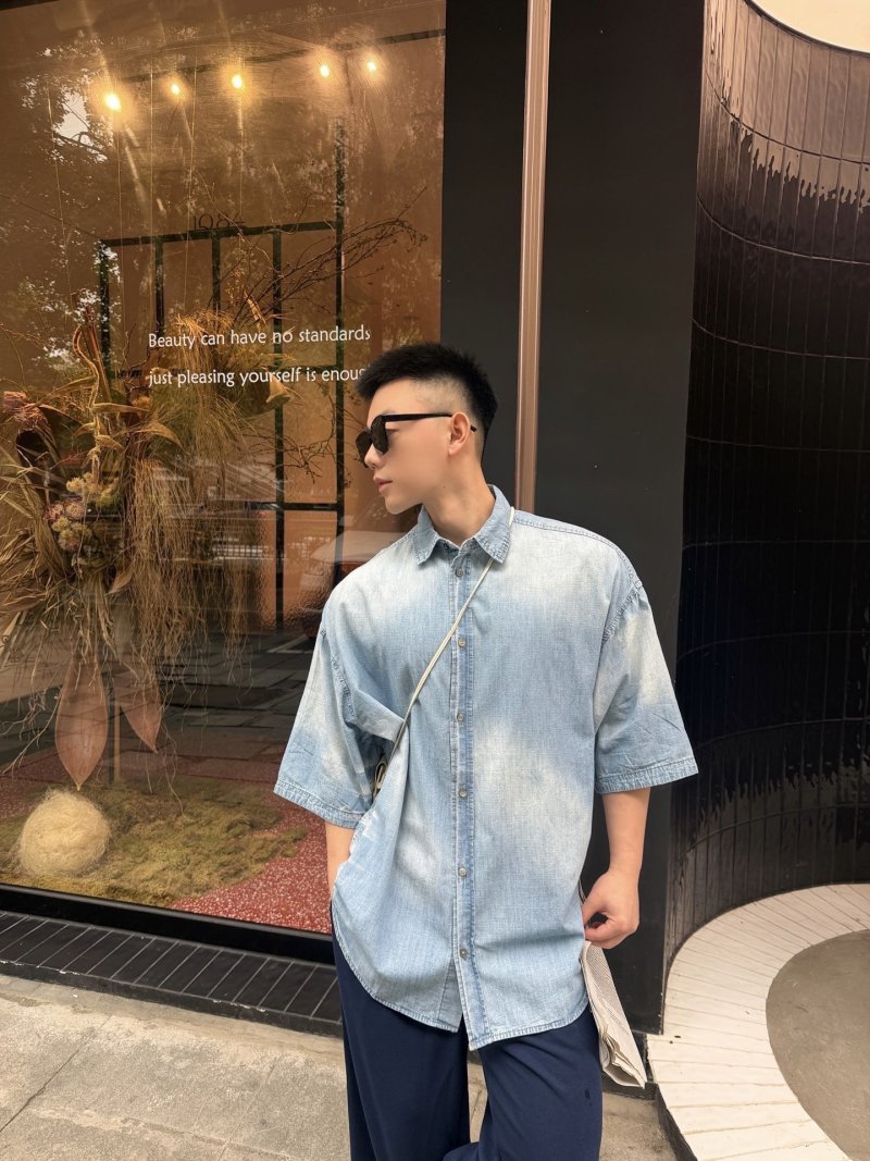 Light Wash Denim Button-Up Shirt - Short Sleeve