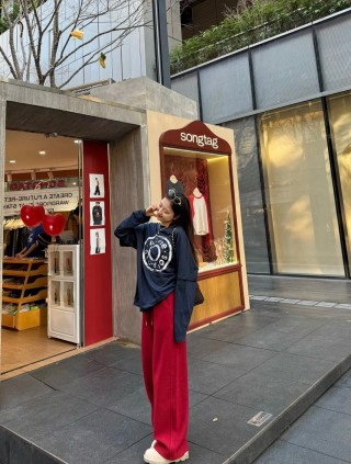 Acne Studios Black Circle Logo Long Sleeve Tee view 9