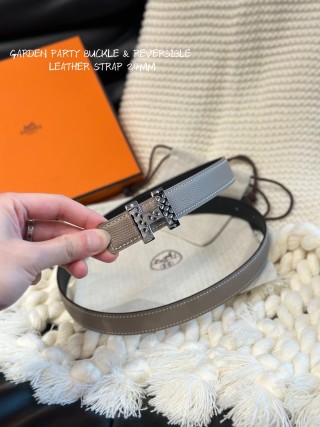 Hermès Garden Party Buckle Reversible Leather Belt Beige/Black view 2