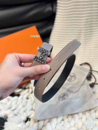Hermès Garden Party Buckle Reversible Leather Belt Beige/Black view 5