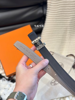 Hermès Garden Party Buckle Reversible Leather Belt Beige/Black view 6