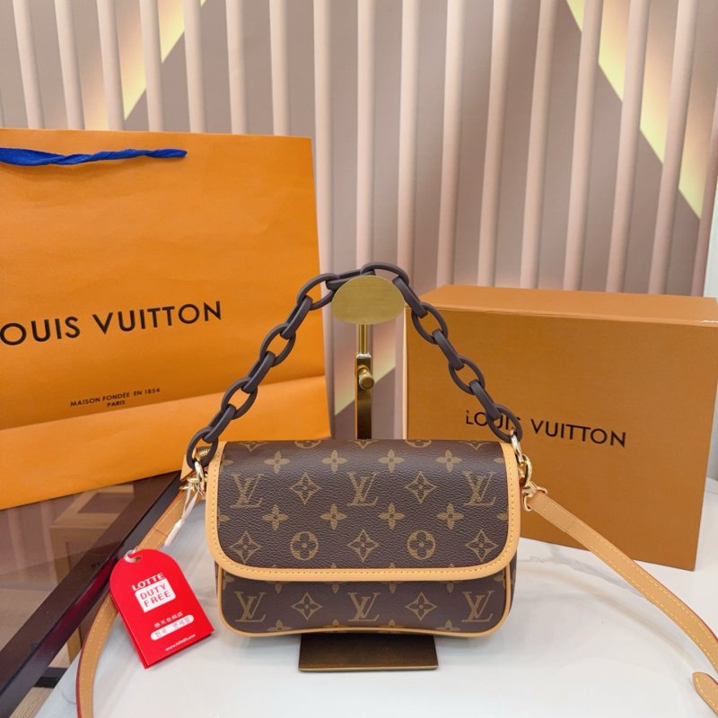 Louis Vuitton Monogram Canvas Shoulder Bag with Chain Strap