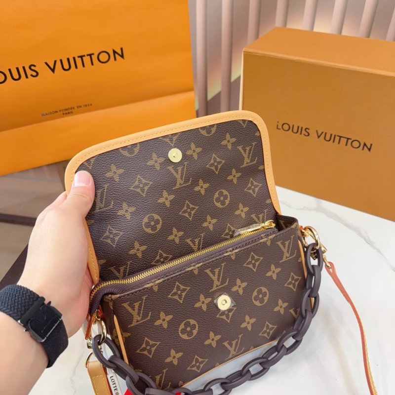 Louis Vuitton Monogram Canvas Shoulder Bag with Chain Strap view