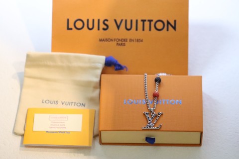 Louis Vuitton LV Pumpkin Letter Charm Necklace Silver view 3