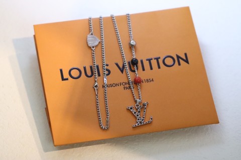Louis Vuitton LV Pumpkin Letter Charm Necklace Silver view 6
