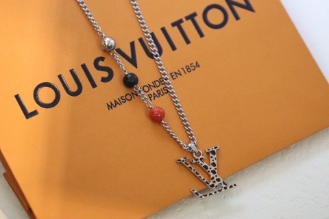Louis Vuitton LV Pumpkin Letter Charm Necklace Silver view 8