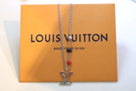 Louis Vuitton LV Pumpkin Letter Charm Necklace Silver view 9
