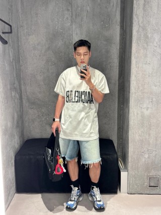 Oversized White Graphic Print T-Shirt view 3