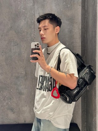 Oversized White Graphic Print T-Shirt view 5