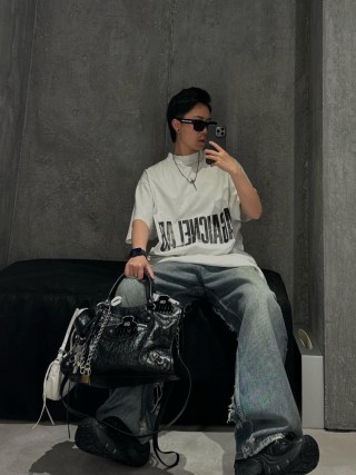 Oversized White Graphic Print T-Shirt view 6